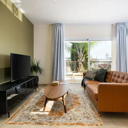 Andia Court 102 Apartment *